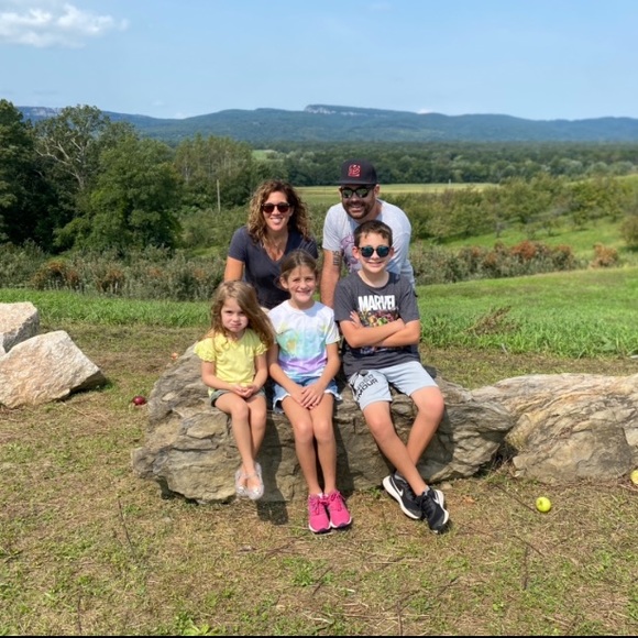 Meet your Posher, Stephanie - Picture 2 of 2